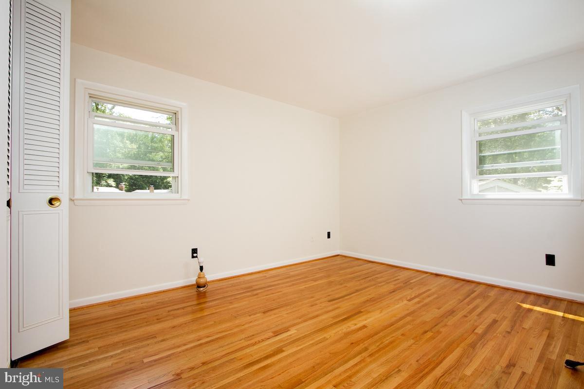 7102 Hadlow Court Springfield, VA 22152 - Photo 30 of 38 Front bedroom