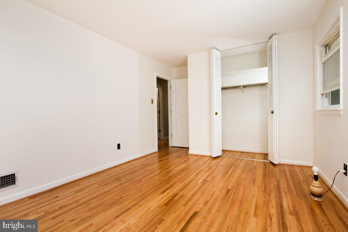 7102 Hadlow Court Springfield, VA 22152 - Photo 31 of 38 Front bedroom