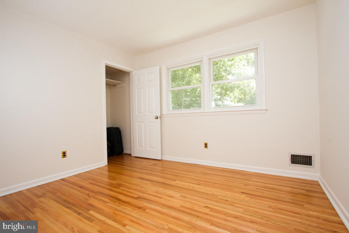 7102 Hadlow Court Springfield, VA 22152 - Photo 34 of 38 Front bedroom 2