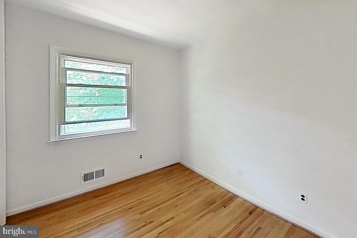 7102 Hadlow Court Springfield, VA 22152 - Photo 35 of 38 Rear bedroom