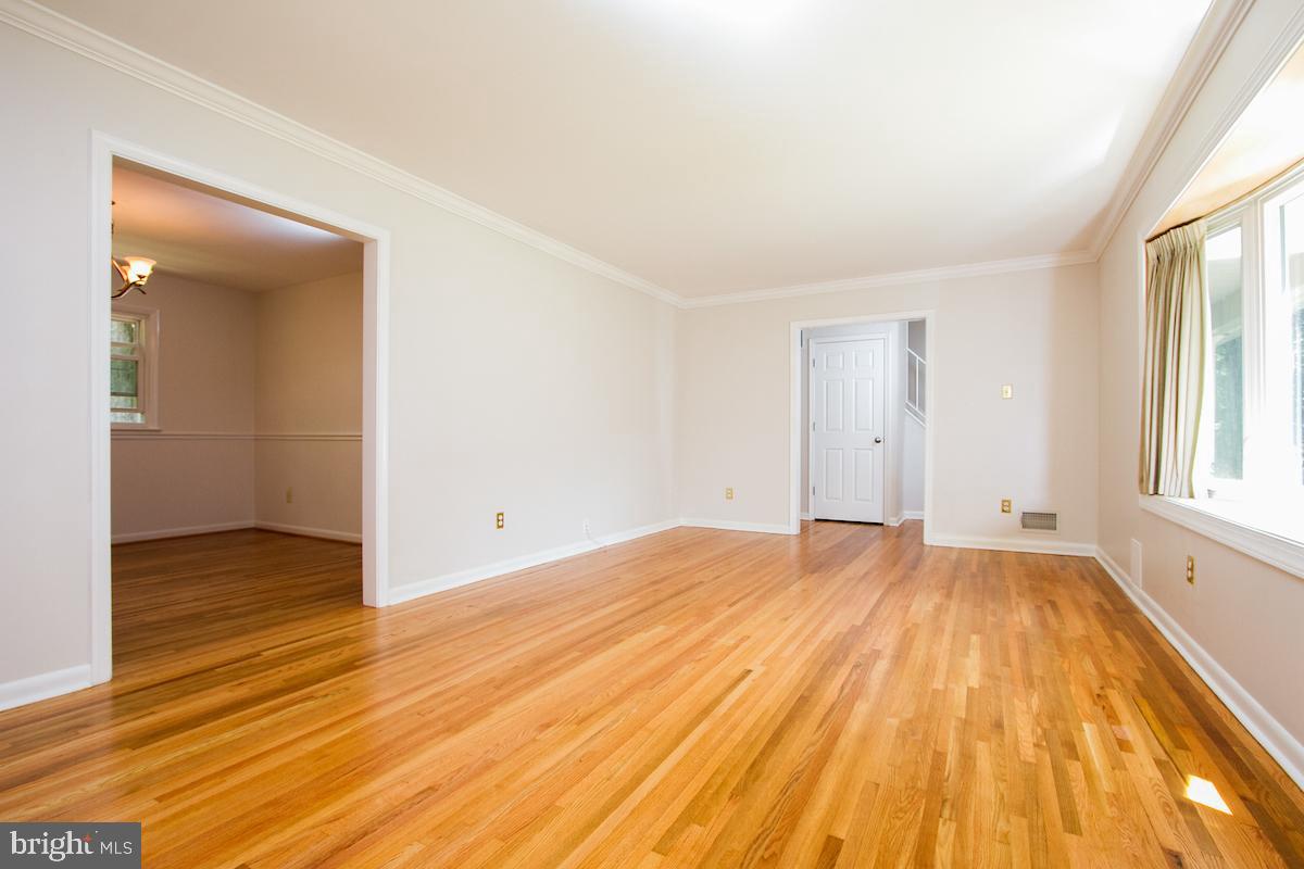 7102 Hadlow Court Springfield, VA 22152 - Photo 6 of 38 Beautiful hardwood floors throughout the house.