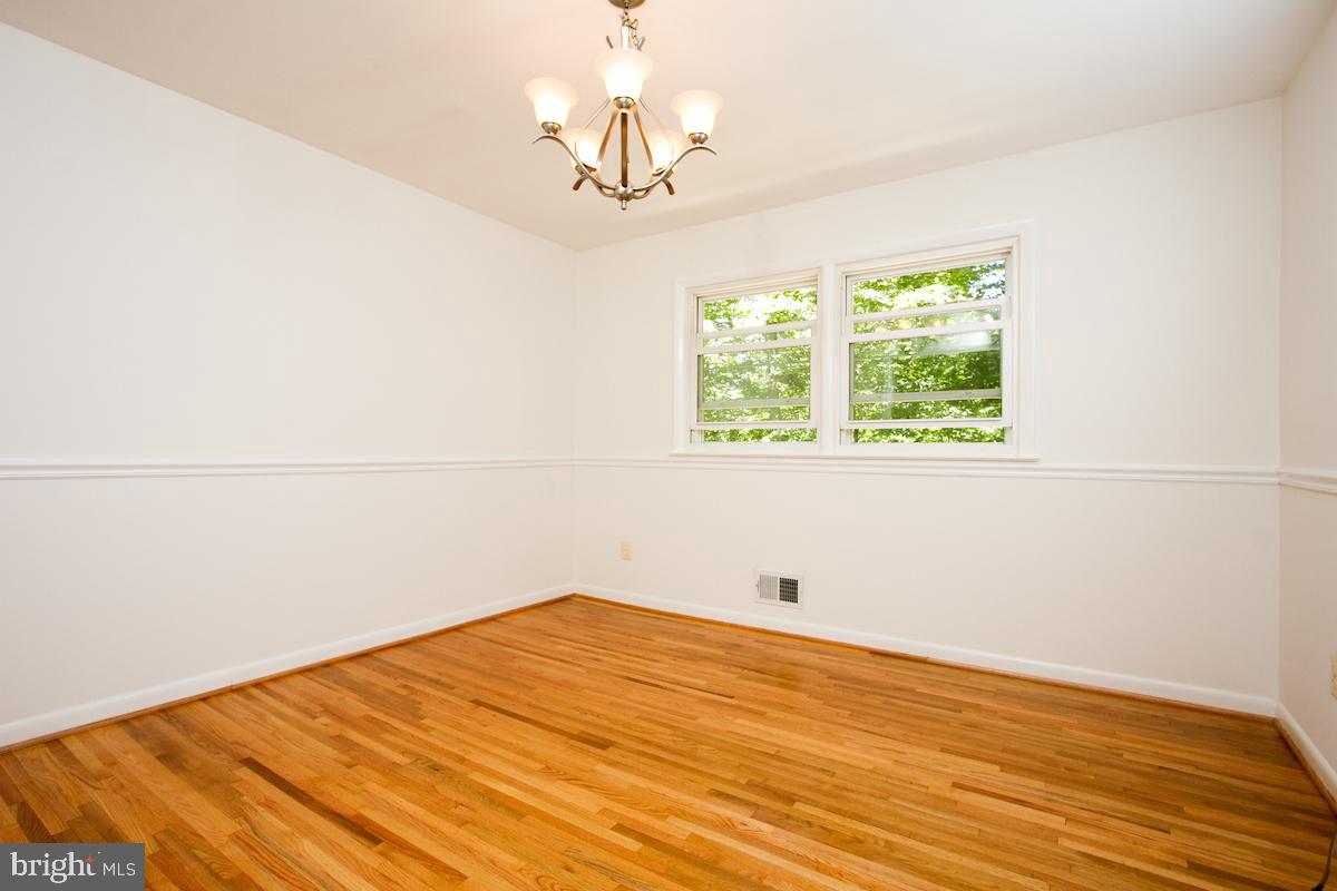 7102 Hadlow Court Springfield, VA 22152 - Photo 8 of 38 Gallery Image 8