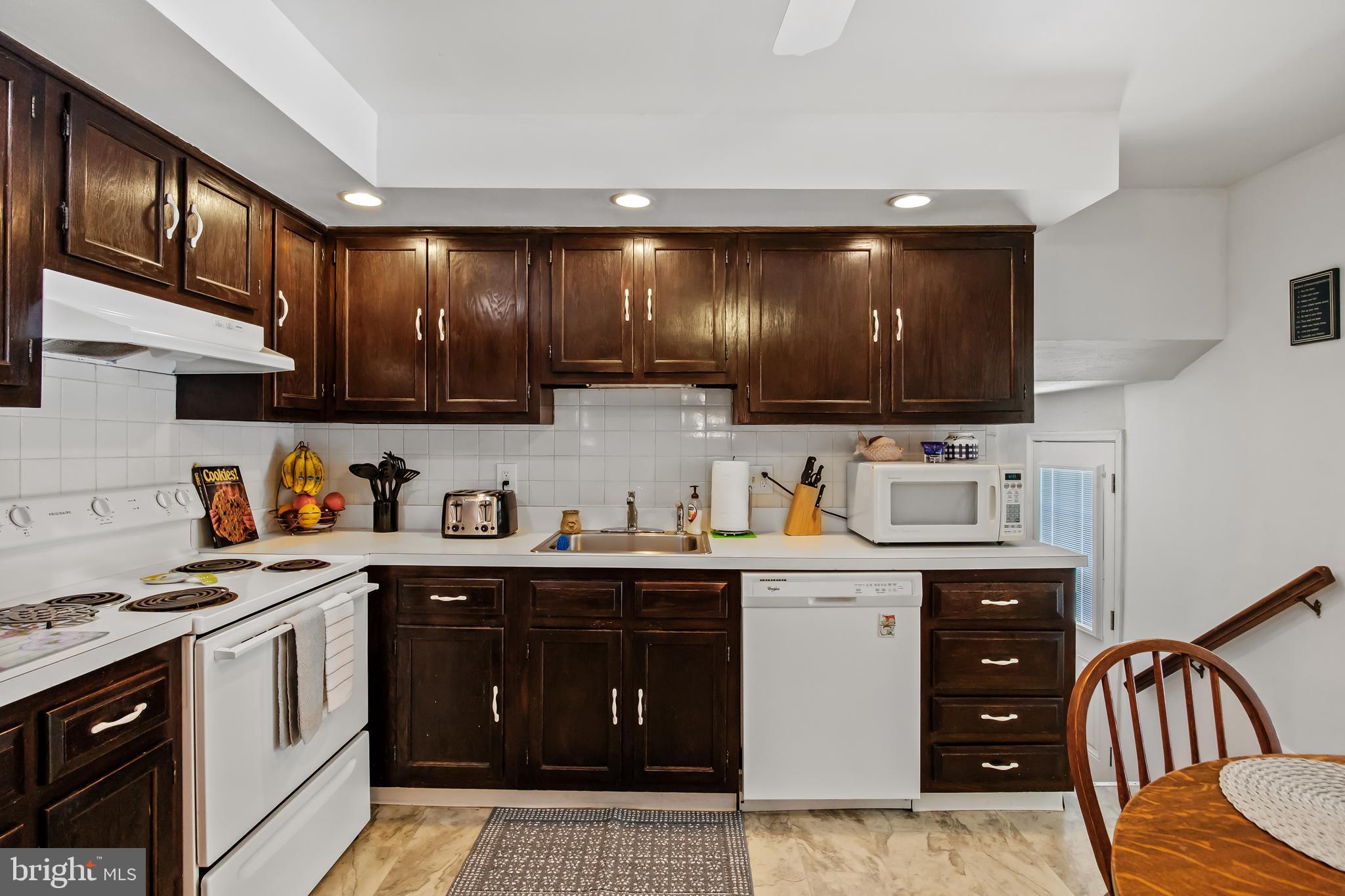 175 Forge Road Delran, NJ 08075 - Photo 12 of 34 Kitchen