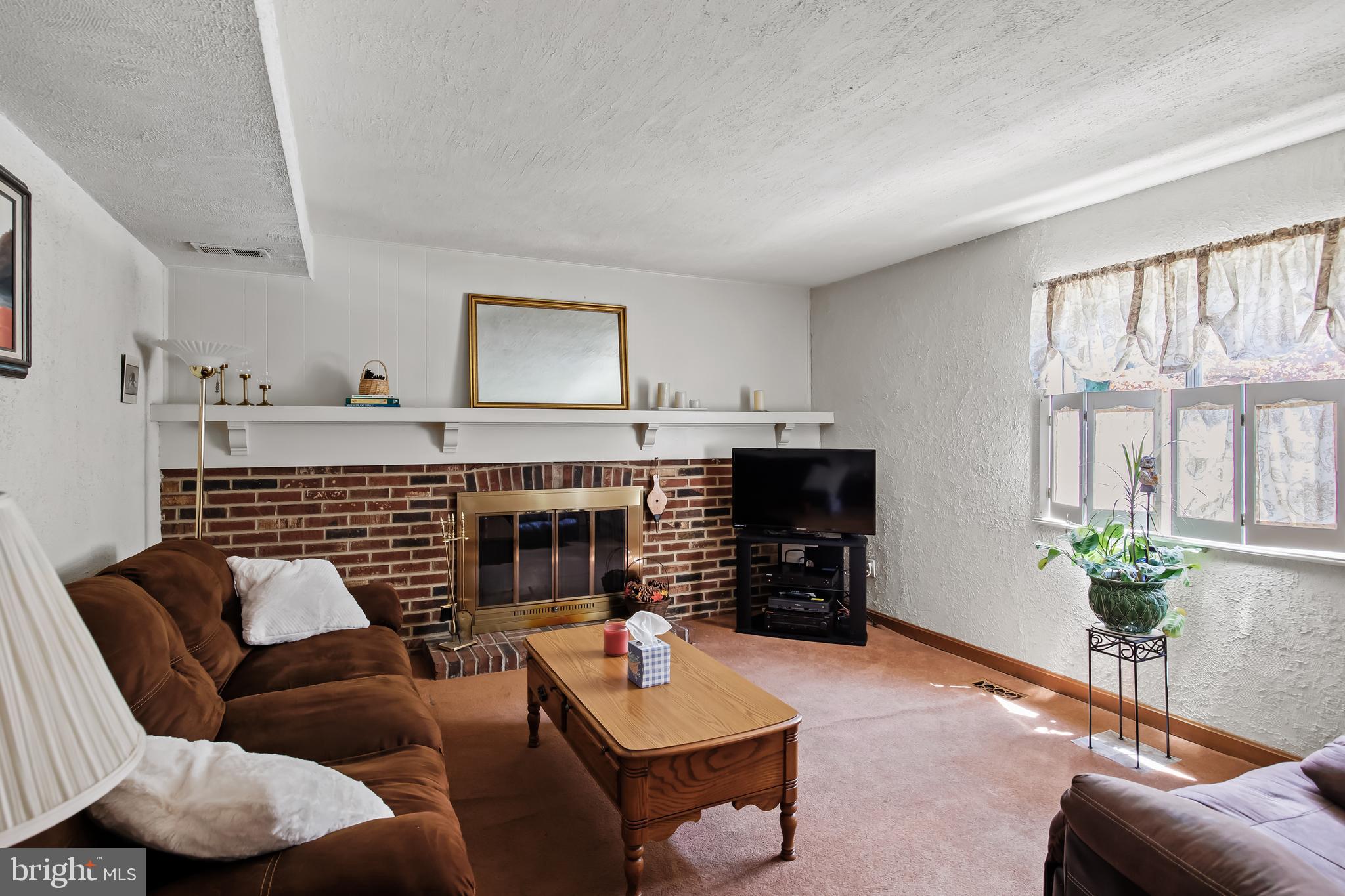 175 Forge Road Delran, NJ 08075 - Photo 14 of 34 Family Room
