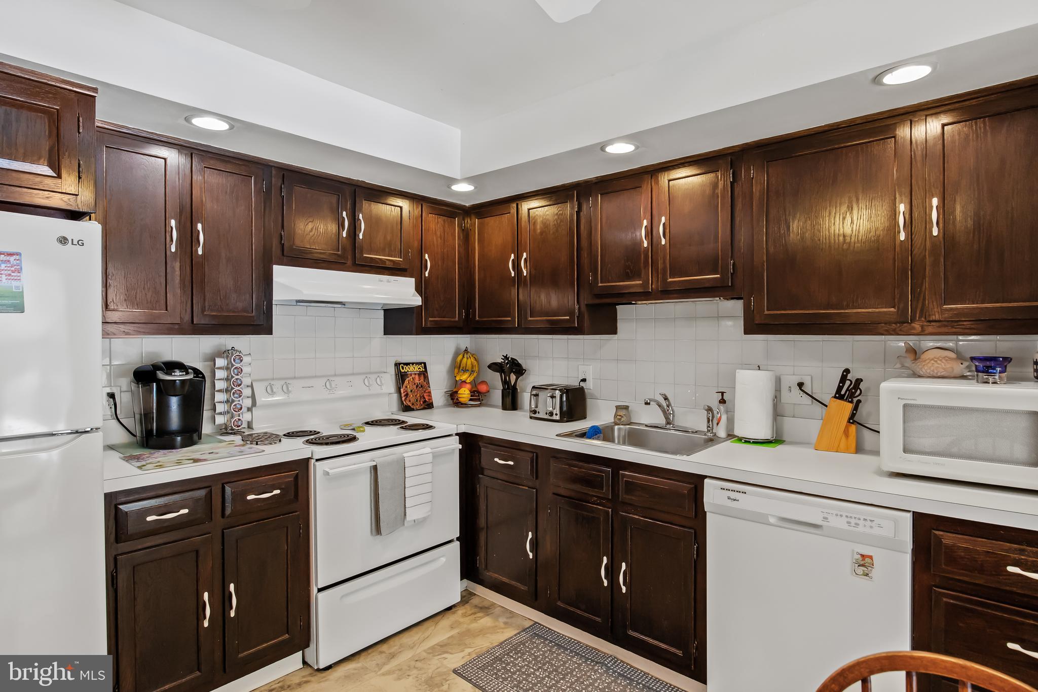 175 Forge Road Delran, NJ 08075 - Photo 9 of 34 Kitchen