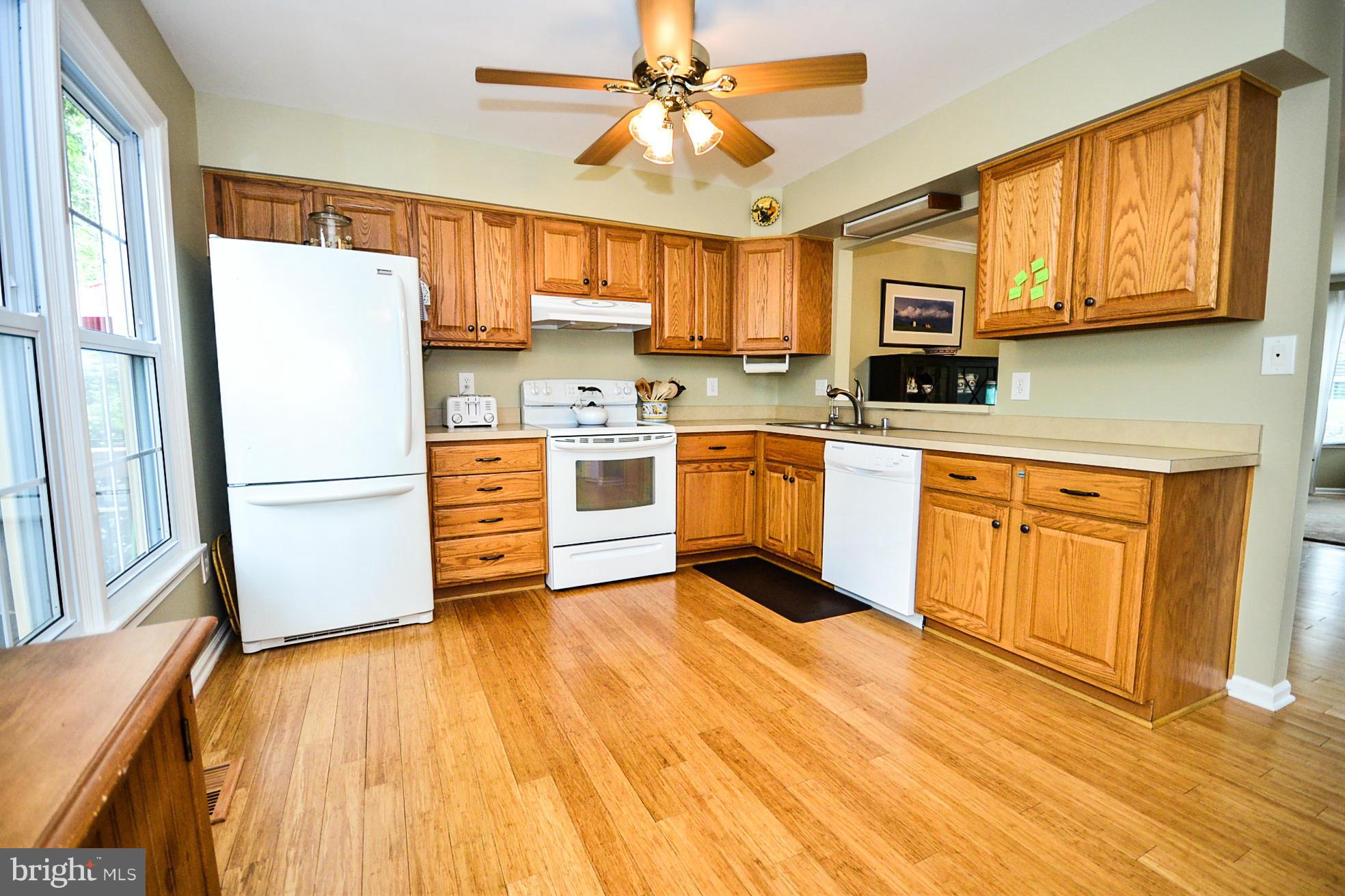 8420 Springfield Oaks Drive Springfield, VA 22153 - Photo 8 of 28 Kitchen