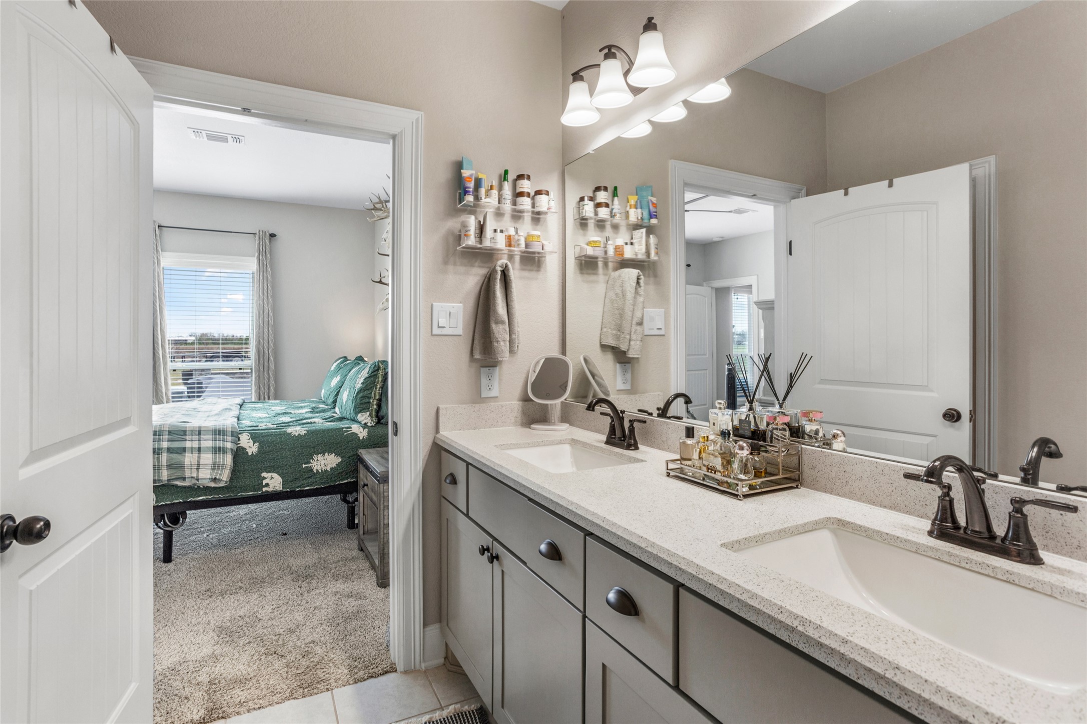 7634 Highland Road Santa Fe, TX 77517 - Photo 14 of 35 Double sinks in primary bathroom