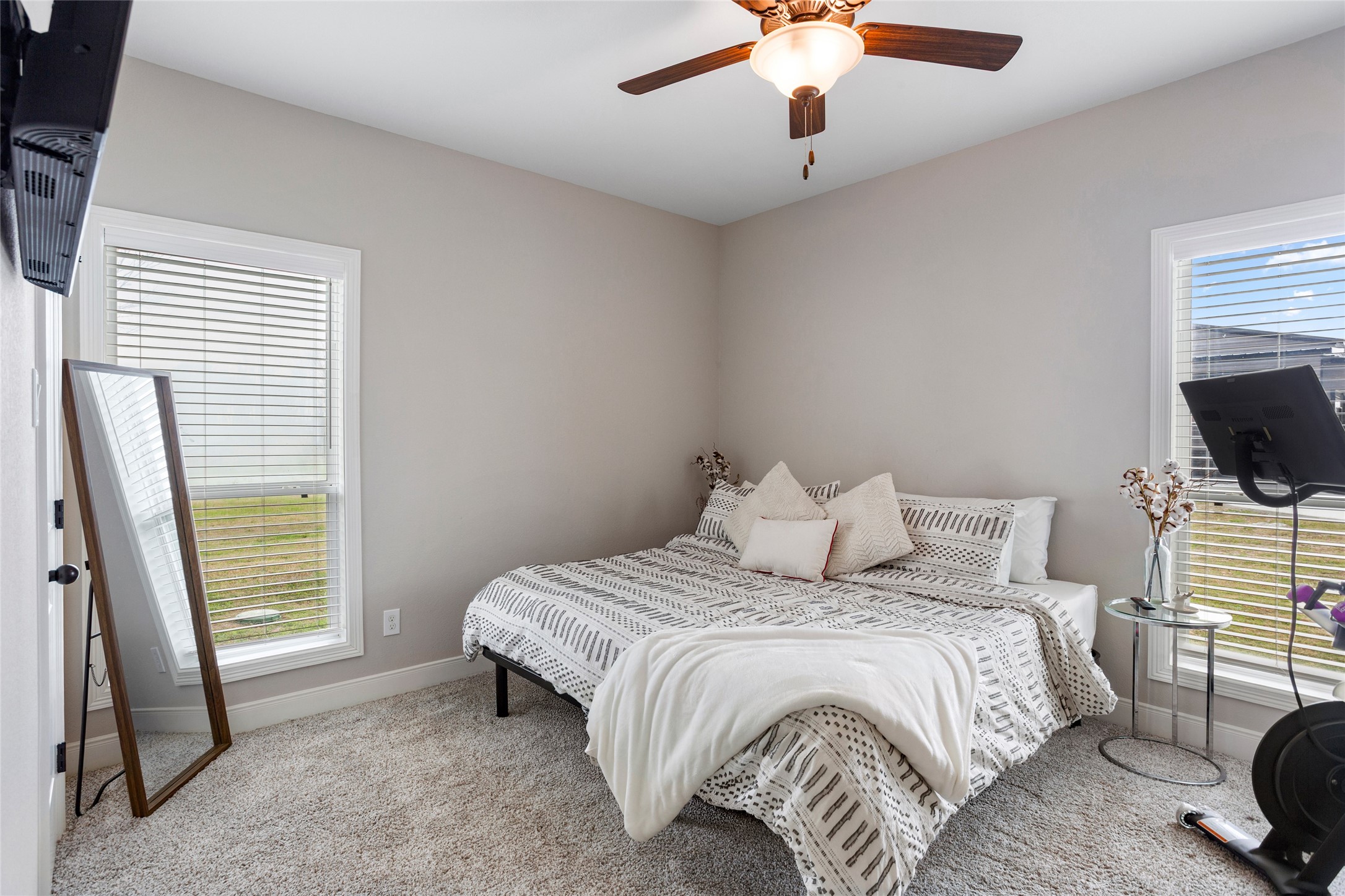 7634 Highland Road Santa Fe, TX 77517 - Photo 16 of 35 Second bedroom