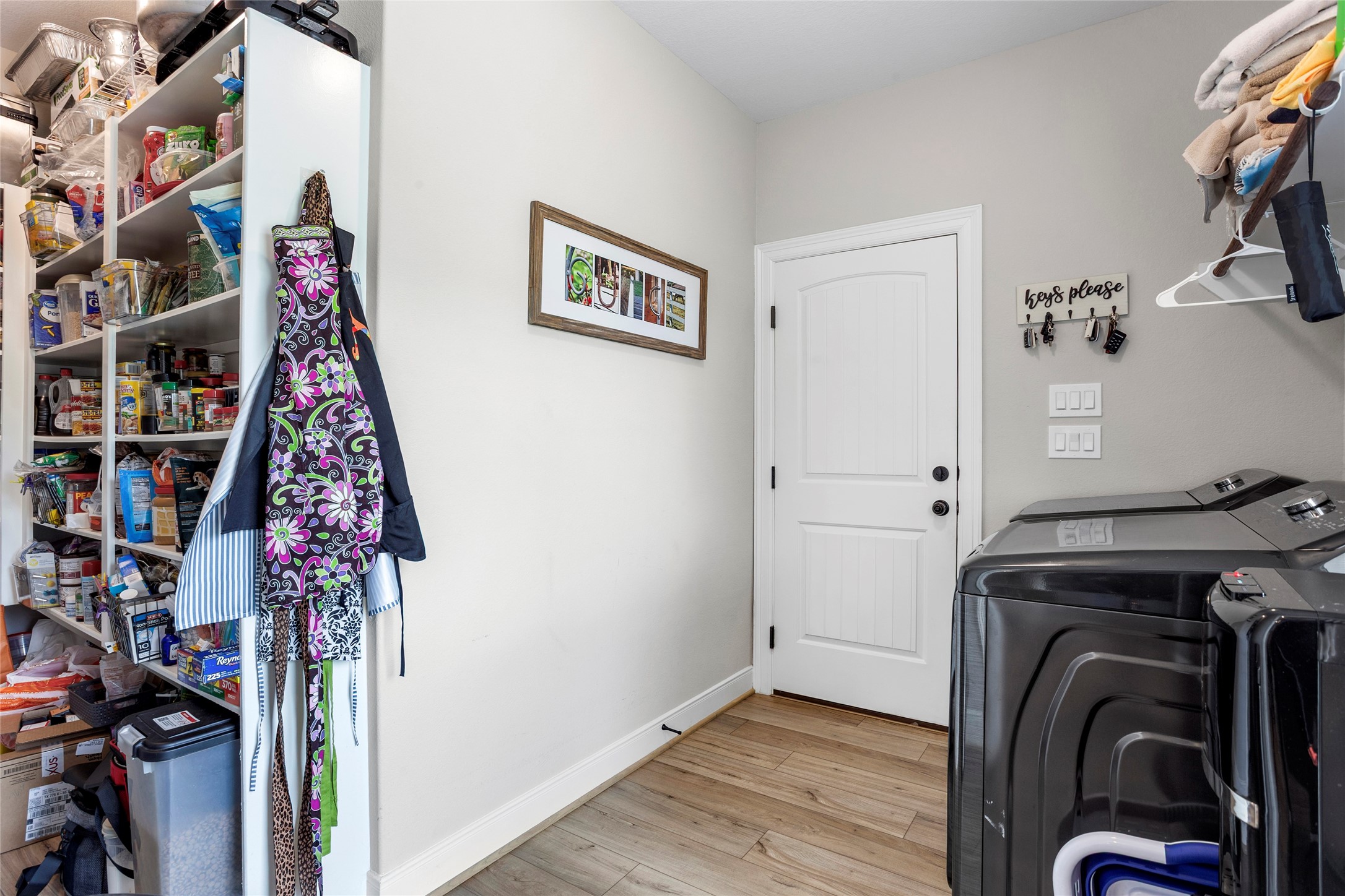 7634 Highland Road Santa Fe, TX 77517 - Photo 19 of 35 Combination walk-in pantry and in house Laundry room