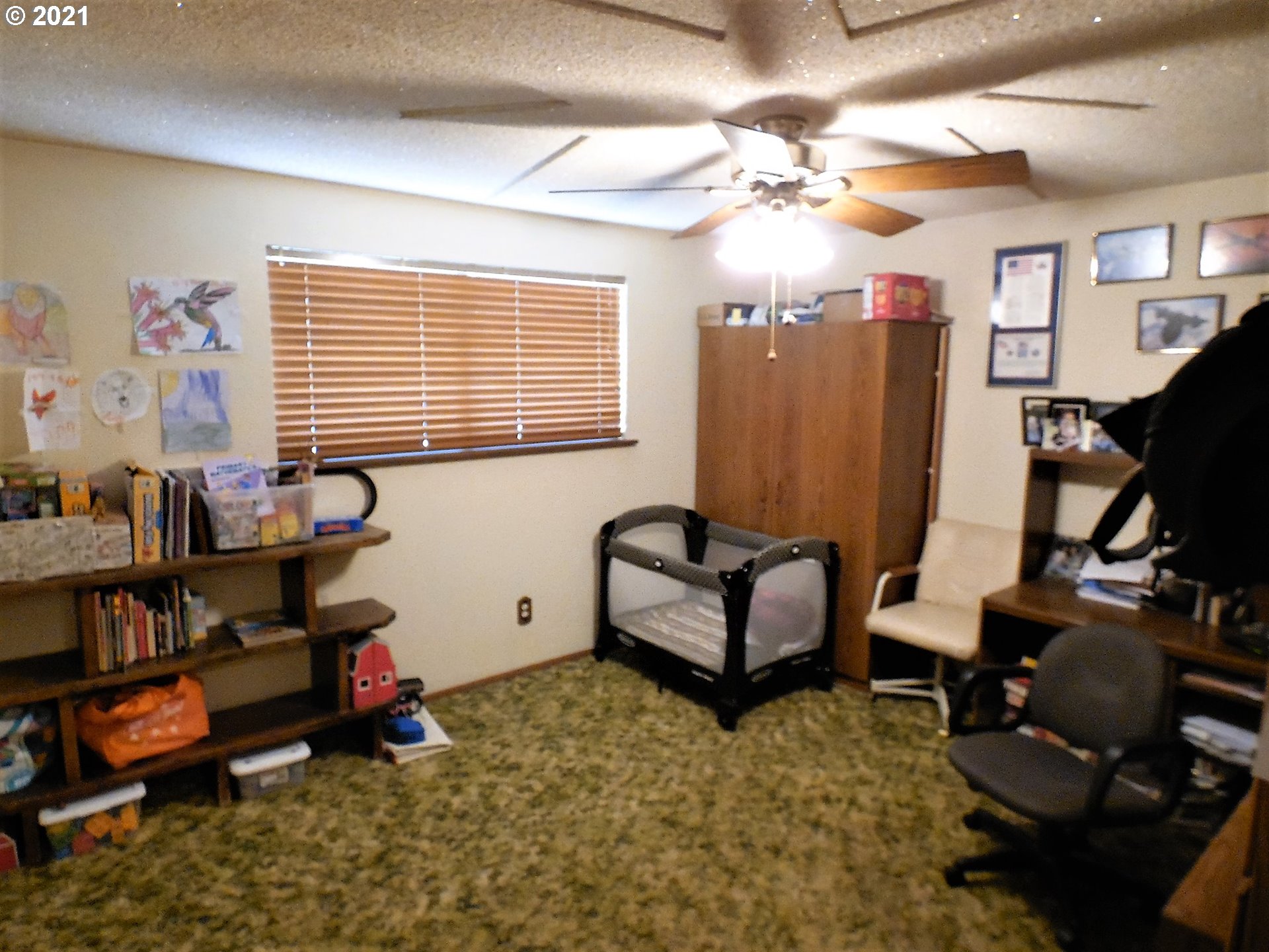 4235 Shoestring Road Riddle, OR 97469 - Photo 16 of 30 a living room with furniture and a window