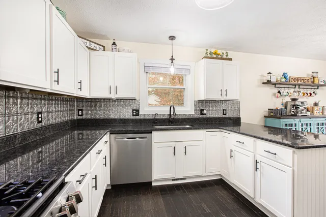 $540,000 | 10617 East Splitstone, Pinckney, MI 48169