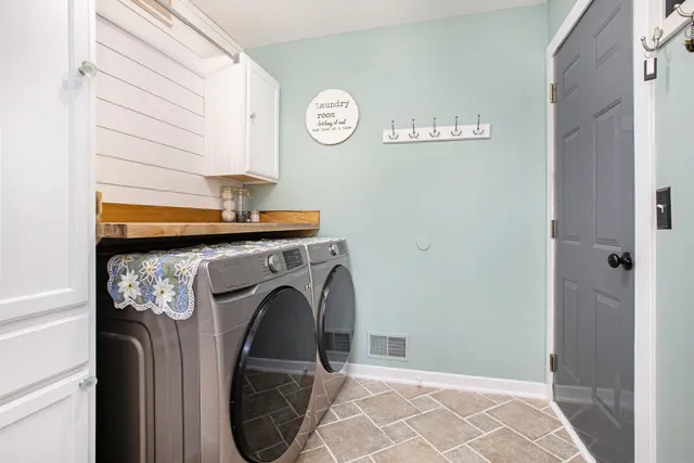 $540,000 | 10617 East Splitstone, Pinckney, MI 48169