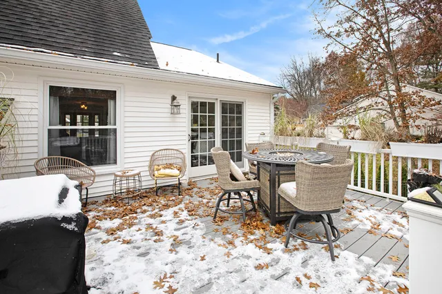 $540,000 | 10617 East Splitstone, Pinckney, MI 48169