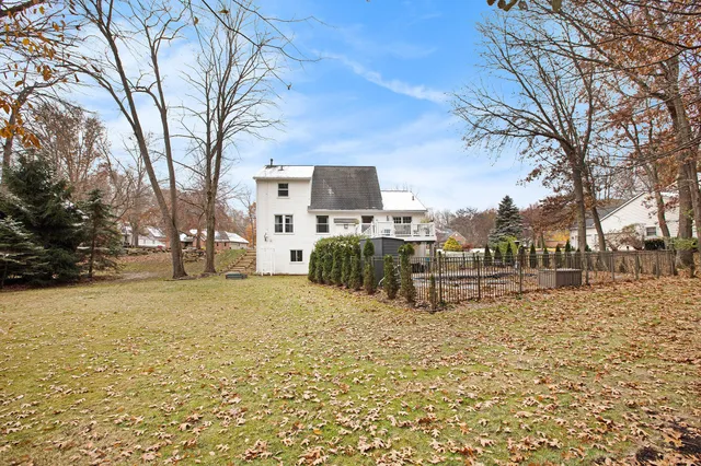 $540,000 | 10617 East Splitstone, Pinckney, MI 48169