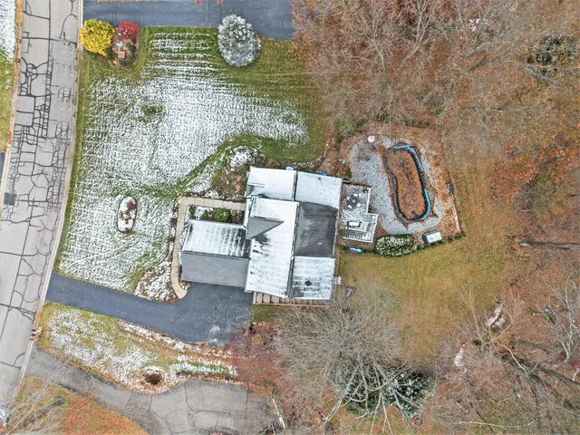 $540,000 | 10617 East Splitstone, Pinckney, MI 48169