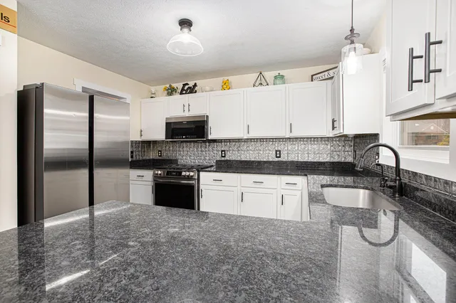 $540,000 | 10617 East Splitstone, Pinckney, MI 48169