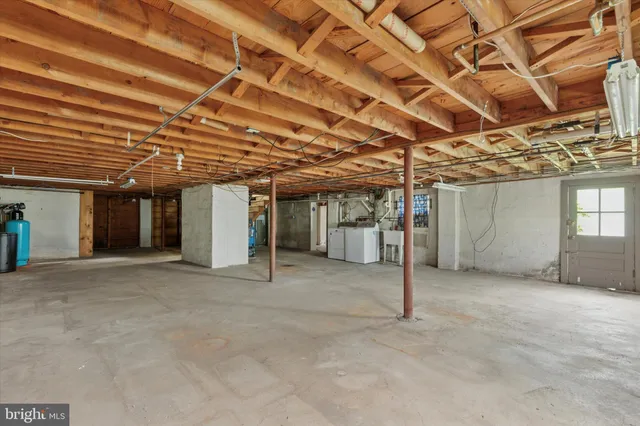 a view of a big room with an empty space