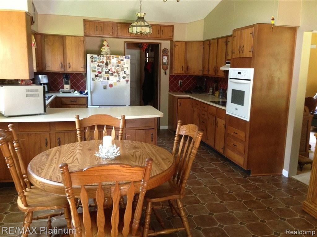 11363 Toma Road Pinckney, MI 48169 - Photo 10 of 21 Dinette