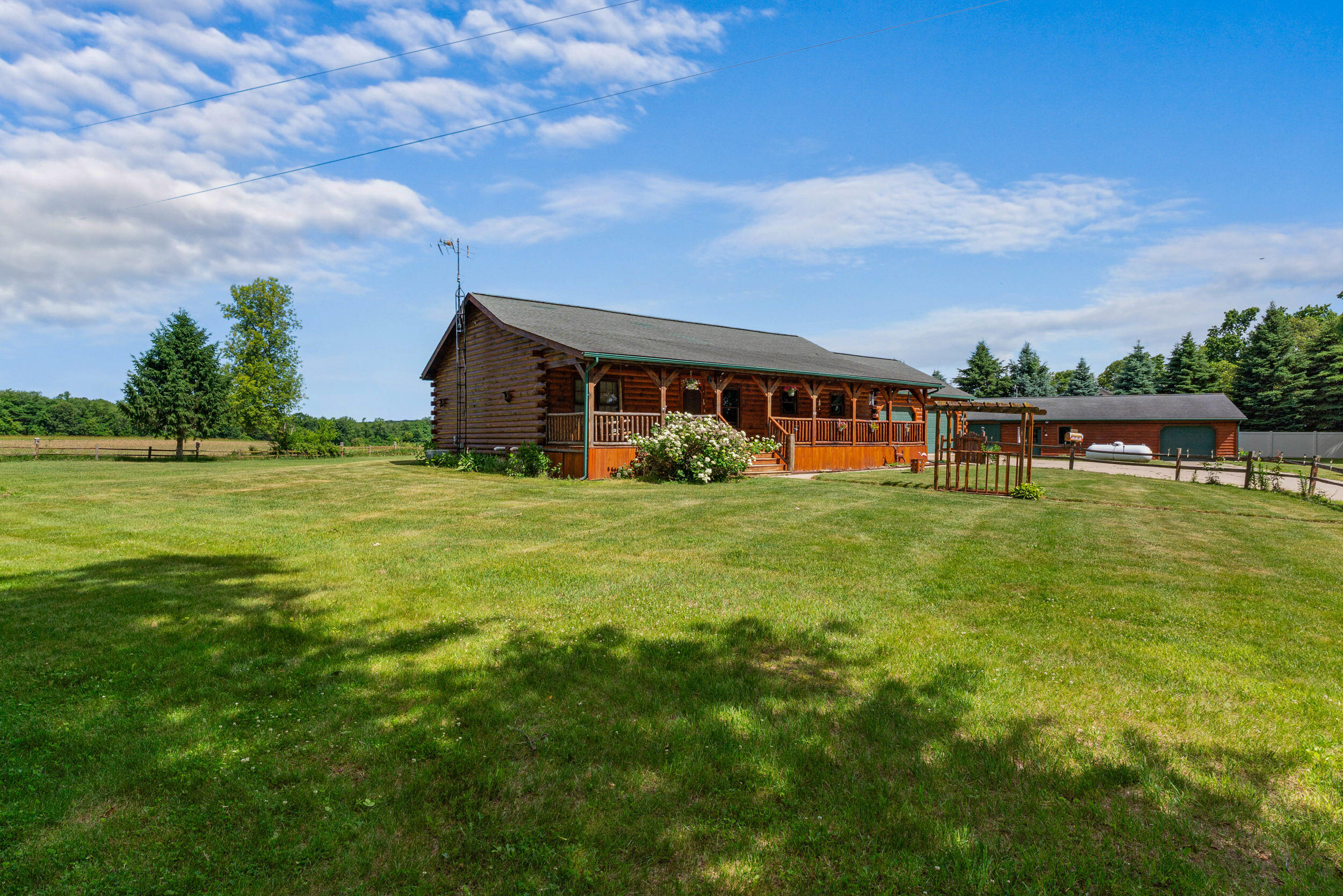 7470 Moreland Road Jonesville, MI 49250 - Photo 3 of 69 2__dsc8470