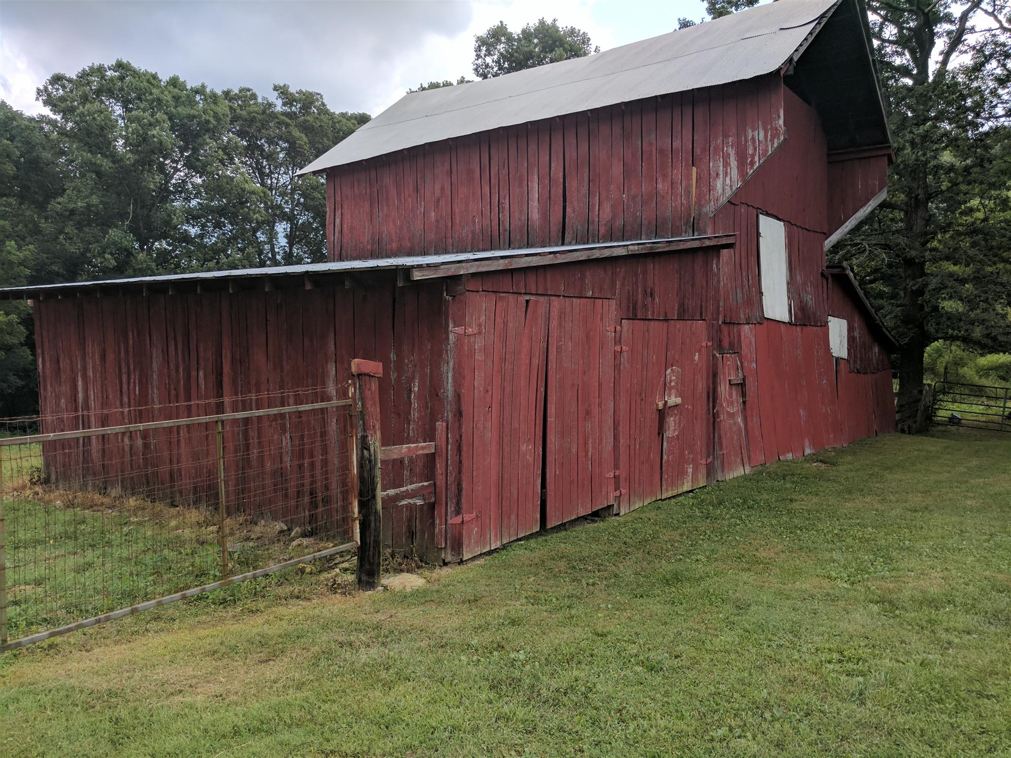 489 Ab Wade Road Portland, TN 37148 - Photo 14 of 23 a backyard of a house with grass and wooden fence