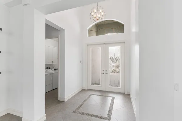 a view of entryway with chandelier