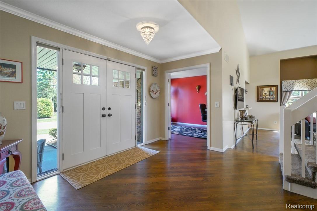 2 - Foyer.jpg