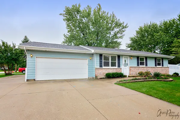 $2,000 | 3715 West Prestwick Street, McHenry, IL 60050