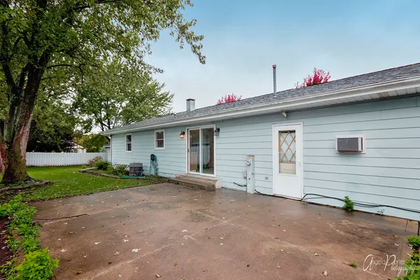 $2,000 | 3715 West Prestwick Street, McHenry, IL 60050