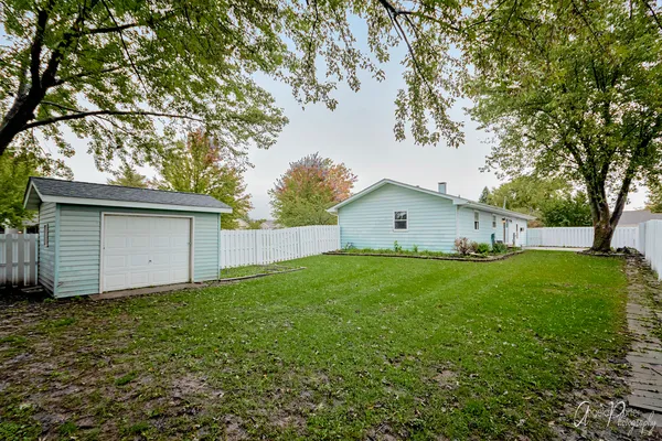 $2,000 | 3715 West Prestwick Street, McHenry, IL 60050