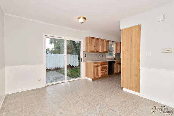 $2,000 | 3715 West Prestwick Street, McHenry, IL 60050