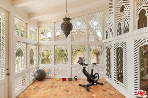 $28,500,000 | 28980 Cliffside Drive, Malibu, CA 90265