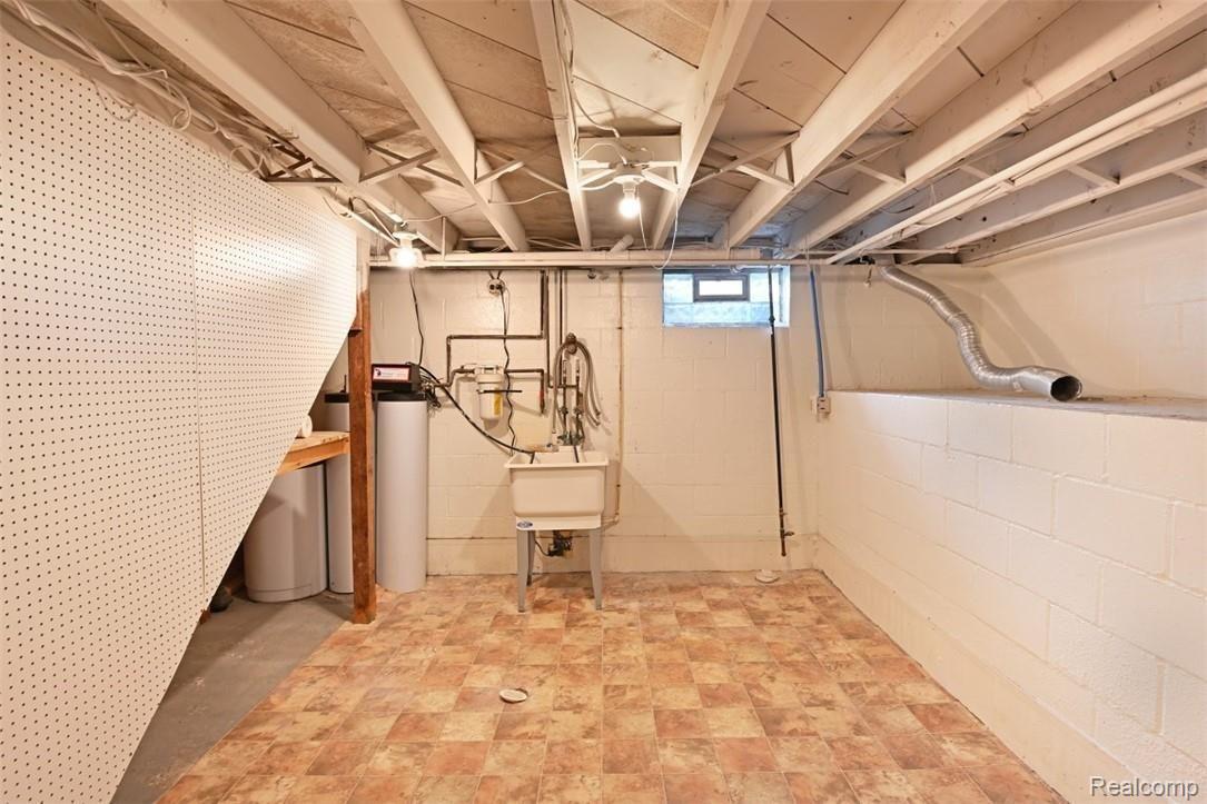 3505 Mason Road Howell, MI 48843 - Photo 22 of 28 Laundry area in the basement