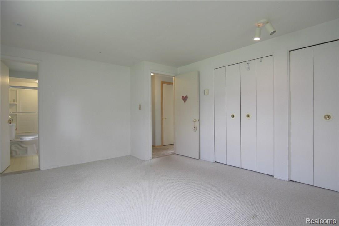 5940 Burnham Road Bloomfield Hills, MI 48301 - Photo 21 of 27 jBurnham Rd Master Bedroom 2.jpg