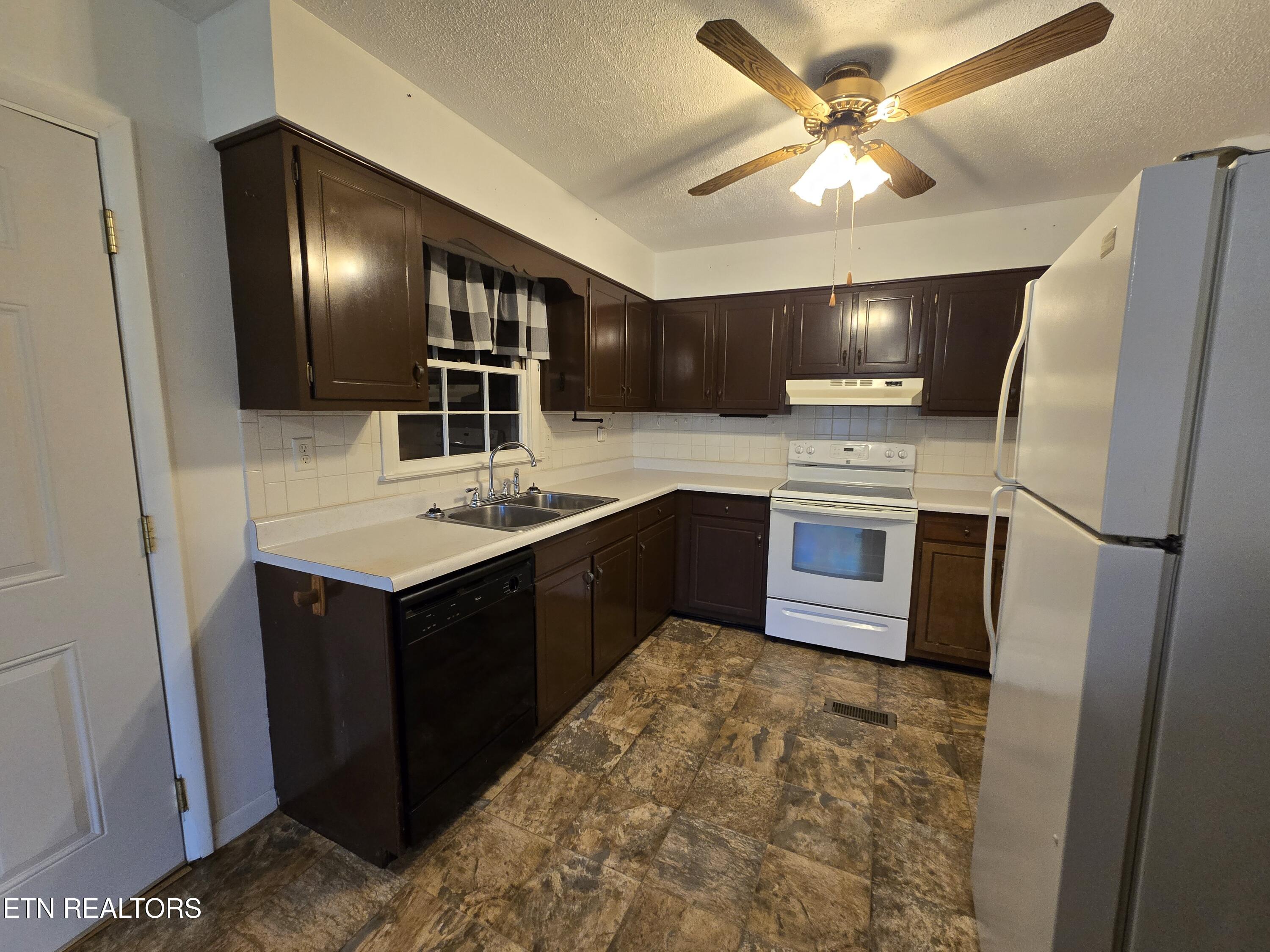 288 Machine Branch Road Ewing, VA 24248 - Photo 12 of 32 20250527_171923