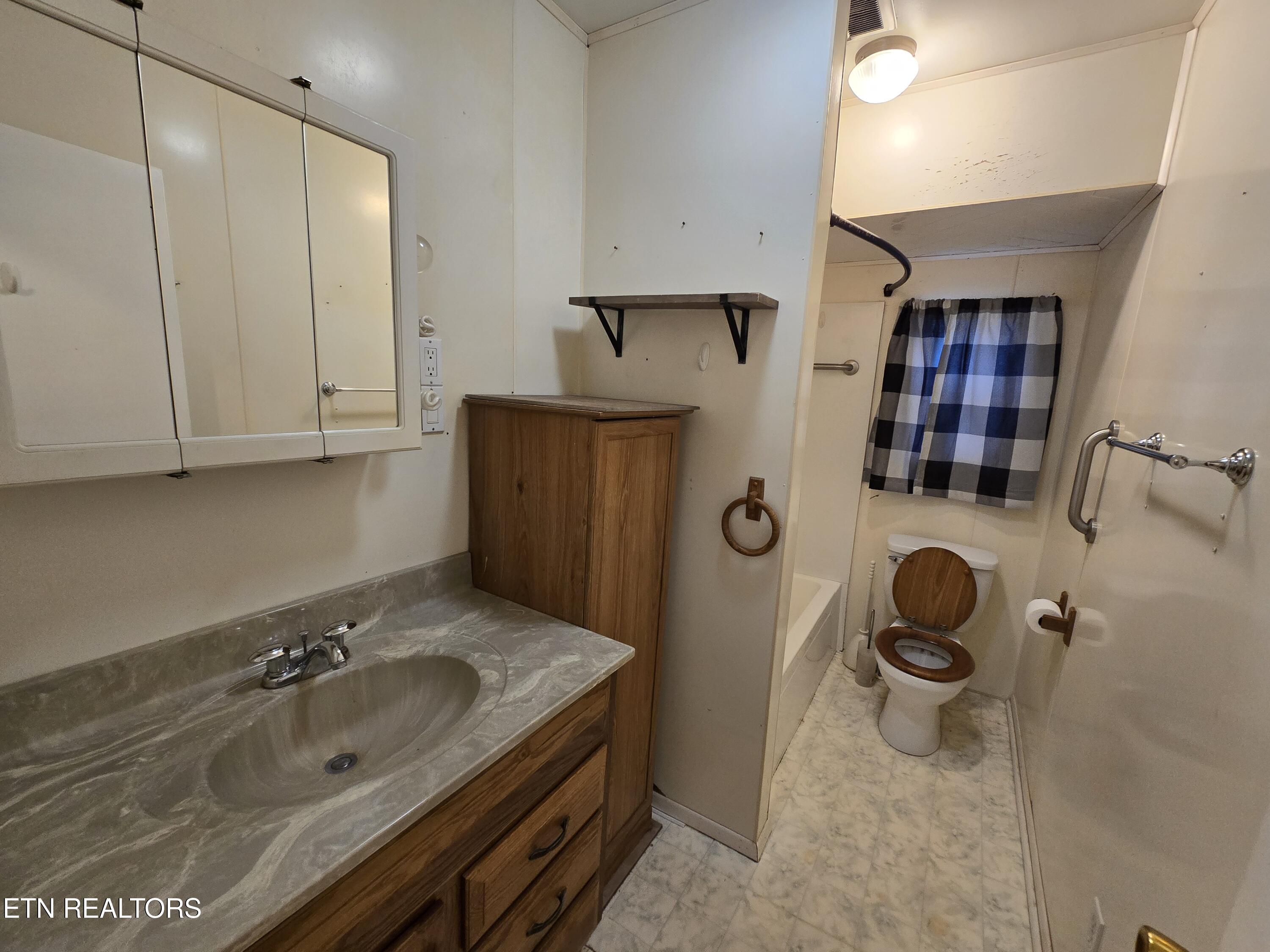 288 Machine Branch Road Ewing, VA 24248 - Photo 13 of 32 20250527_171942