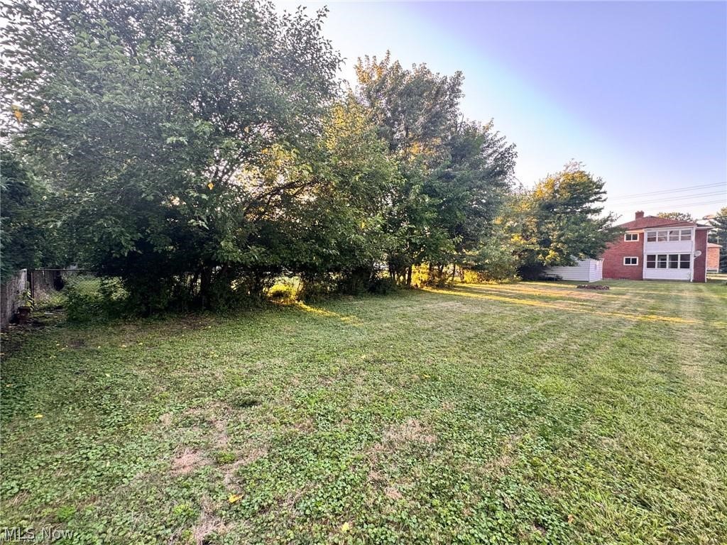 2907 Snow Road, Unit UP Cleveland, OH 44134 - Photo 17 of 19 View of green lawn