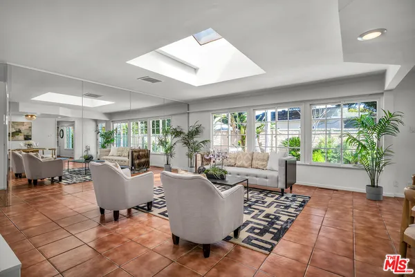 $995,000 | 6636 Tobias Avenue, Van Nuys, CA 91405