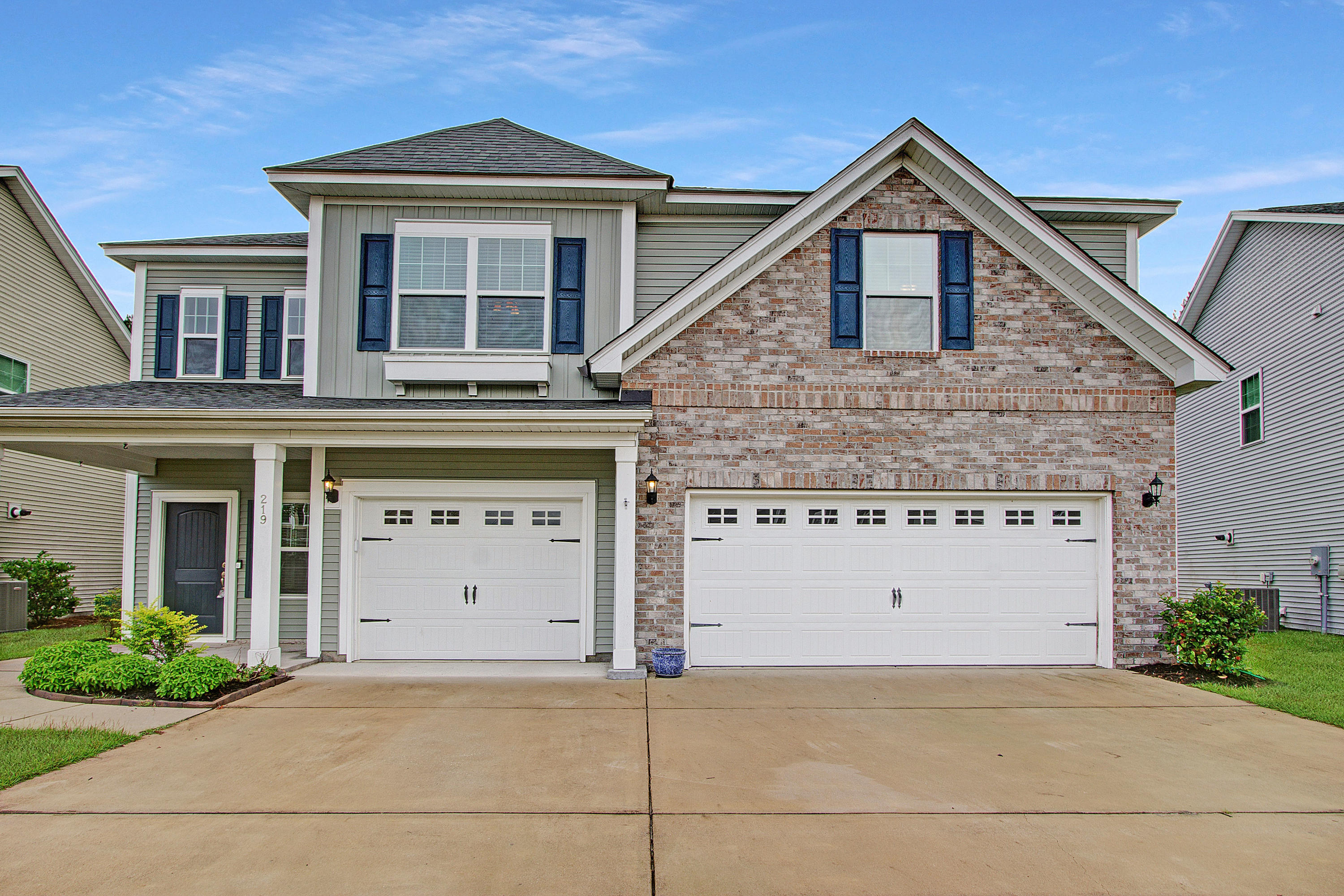 219 Saxony Loop Summerville, SC 29486 - Photo 2 of 29 3 Car Garage