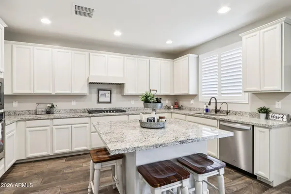 $709,900 | 2041 East Wisteria Drive, Chandler, AZ 85286