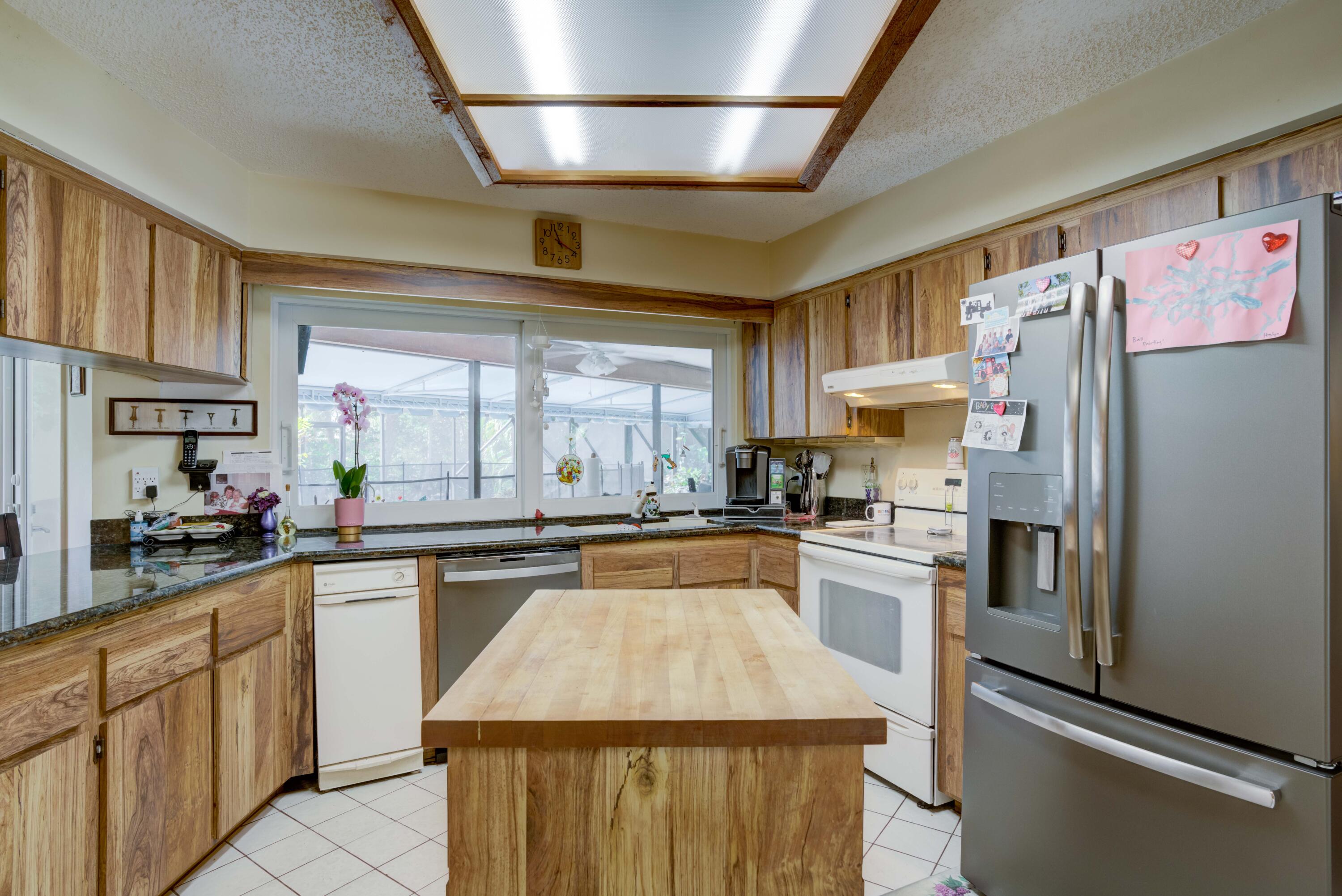 9524 Southeast Cove Point Street Jupiter, FL 33469 - Photo 29 of 58 Kitchen