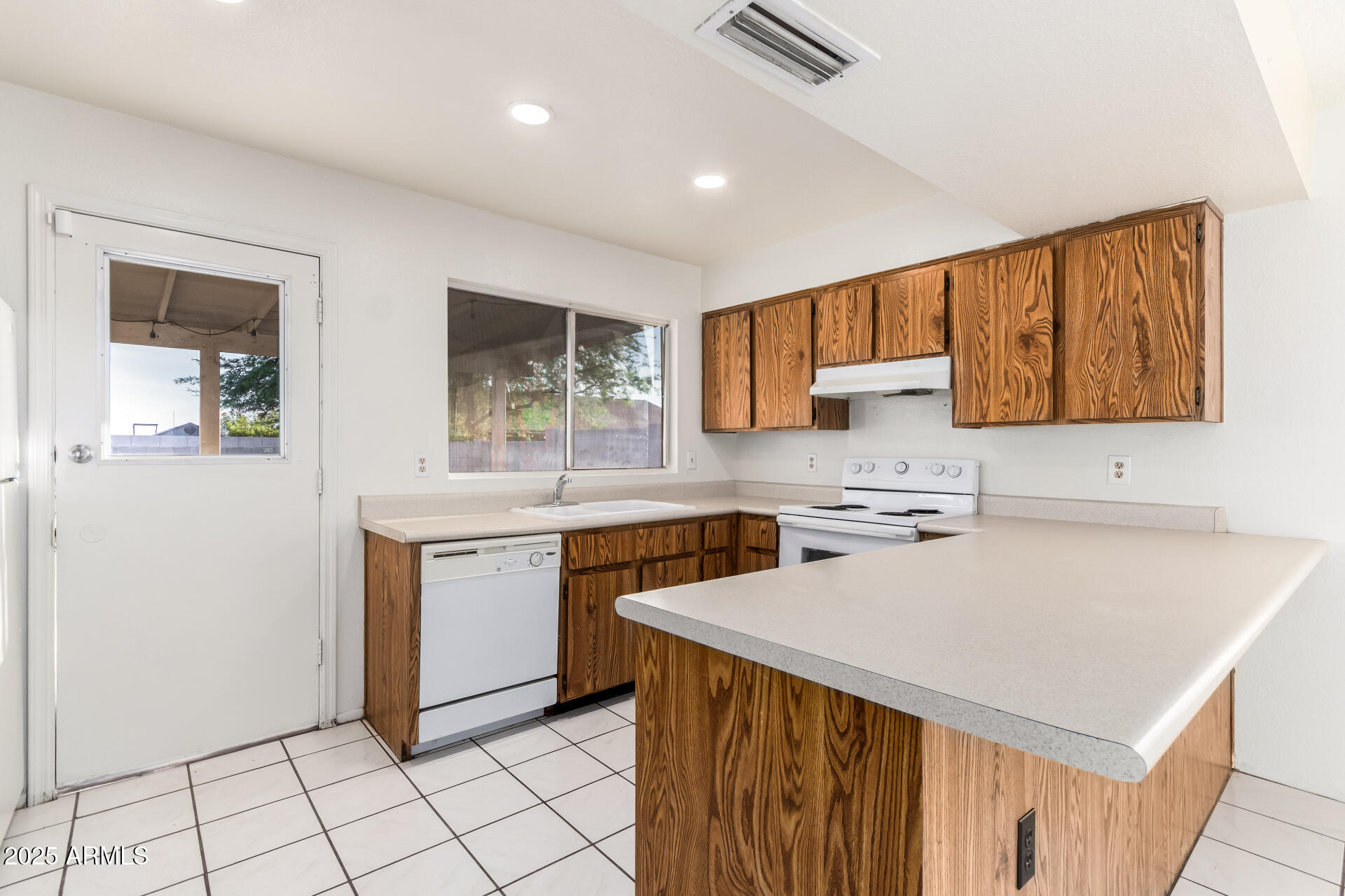 7133 West Hatcher Road Peoria, AZ 85345 - Photo 15 of 28 15 - Hatcher
