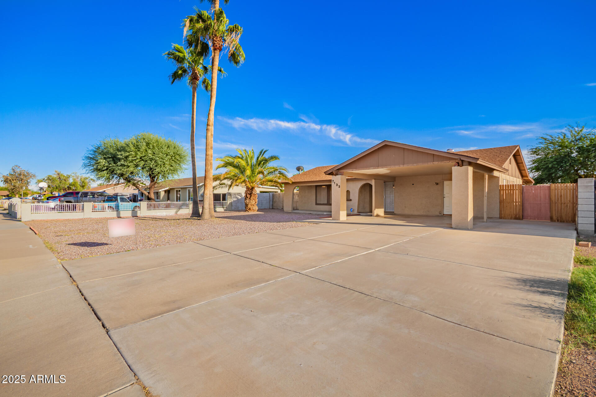 7133 West Hatcher Road Peoria, AZ 85345 - Photo 5 of 28 5 - Hatcher