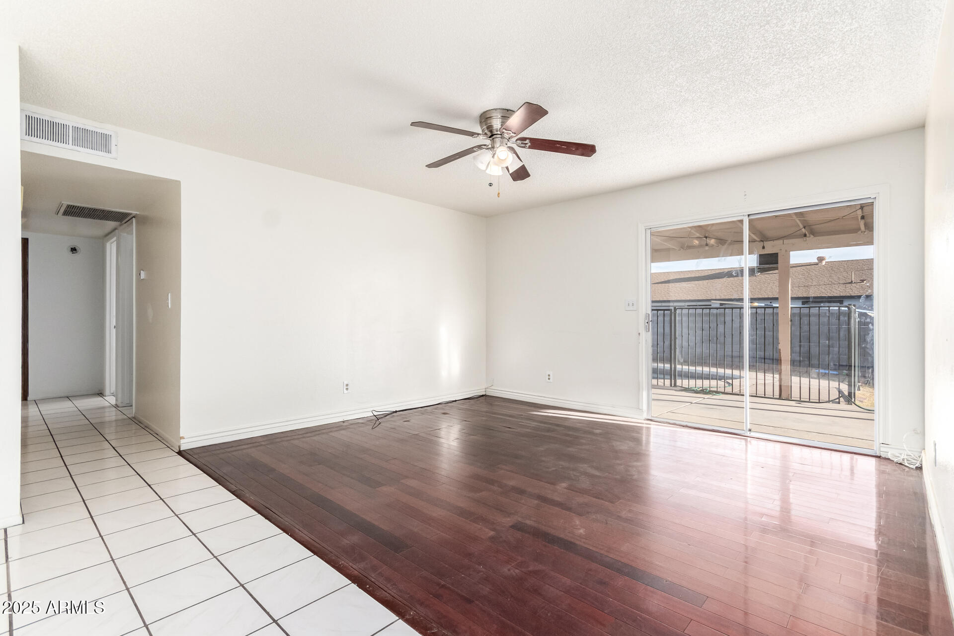 7133 West Hatcher Road Peoria, AZ 85345 - Photo 8 of 28 8 - Hatcher