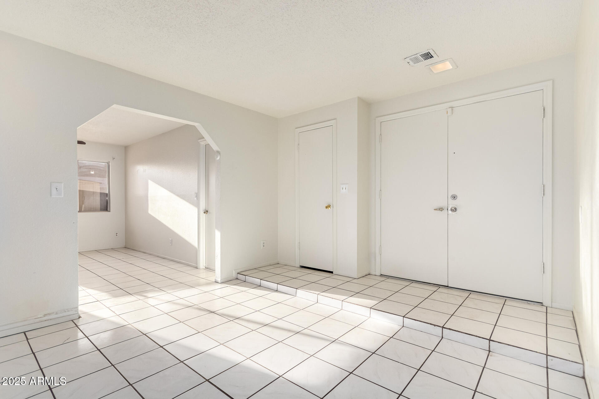 7133 West Hatcher Road Peoria, AZ 85345 - Photo 10 of 28 10 - Hatcher