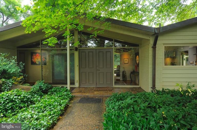 1221 Ranleigh Road McLean, VA 22101 - Photo 1 of 26 Exterior (Main)