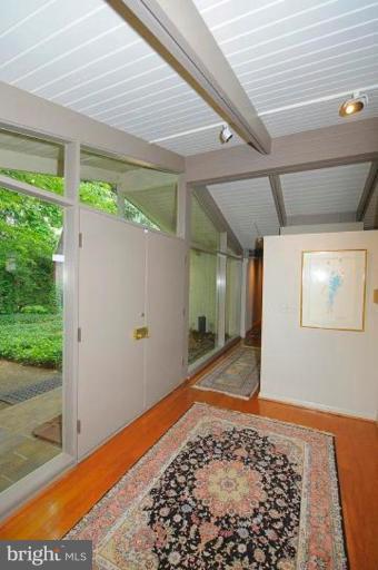 1221 Ranleigh Road McLean, VA 22101 - Photo 2 of 26 Entry foyer