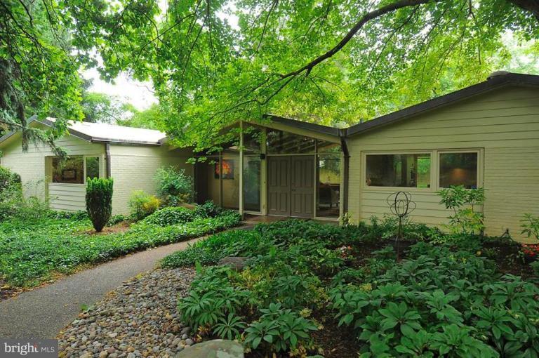 1221 Ranleigh Road McLean, VA 22101 - Photo 19 of 26 Front Walkway