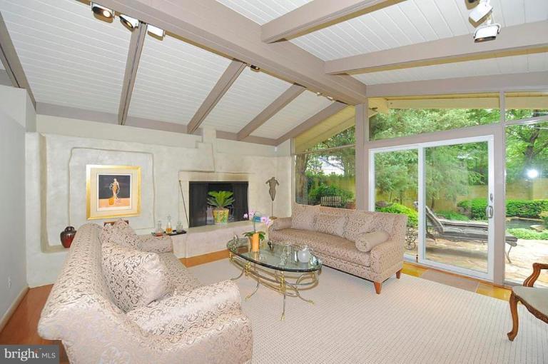 1221 Ranleigh Road McLean, VA 22101 - Photo 3 of 26 Living Room
