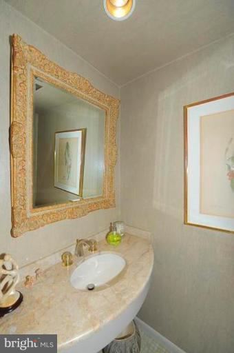 1221 Ranleigh Road McLean, VA 22101 - Photo 22 of 26 Bath #4
