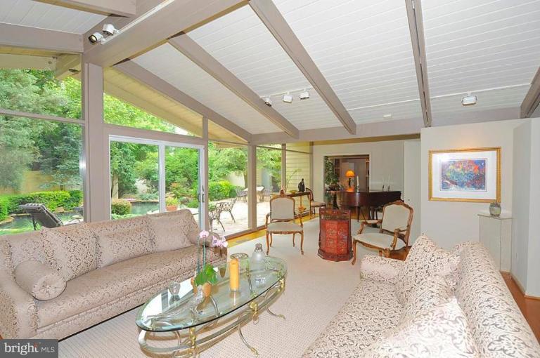 1221 Ranleigh Road McLean, VA 22101 - Photo 4 of 26 Living Room